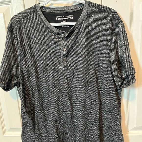 Basic Tshirt - Picture 1 of 2